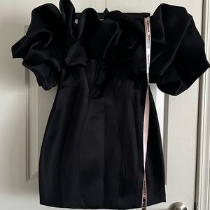 Puff Off the Shoulder Minidress
HOUSE OF CB